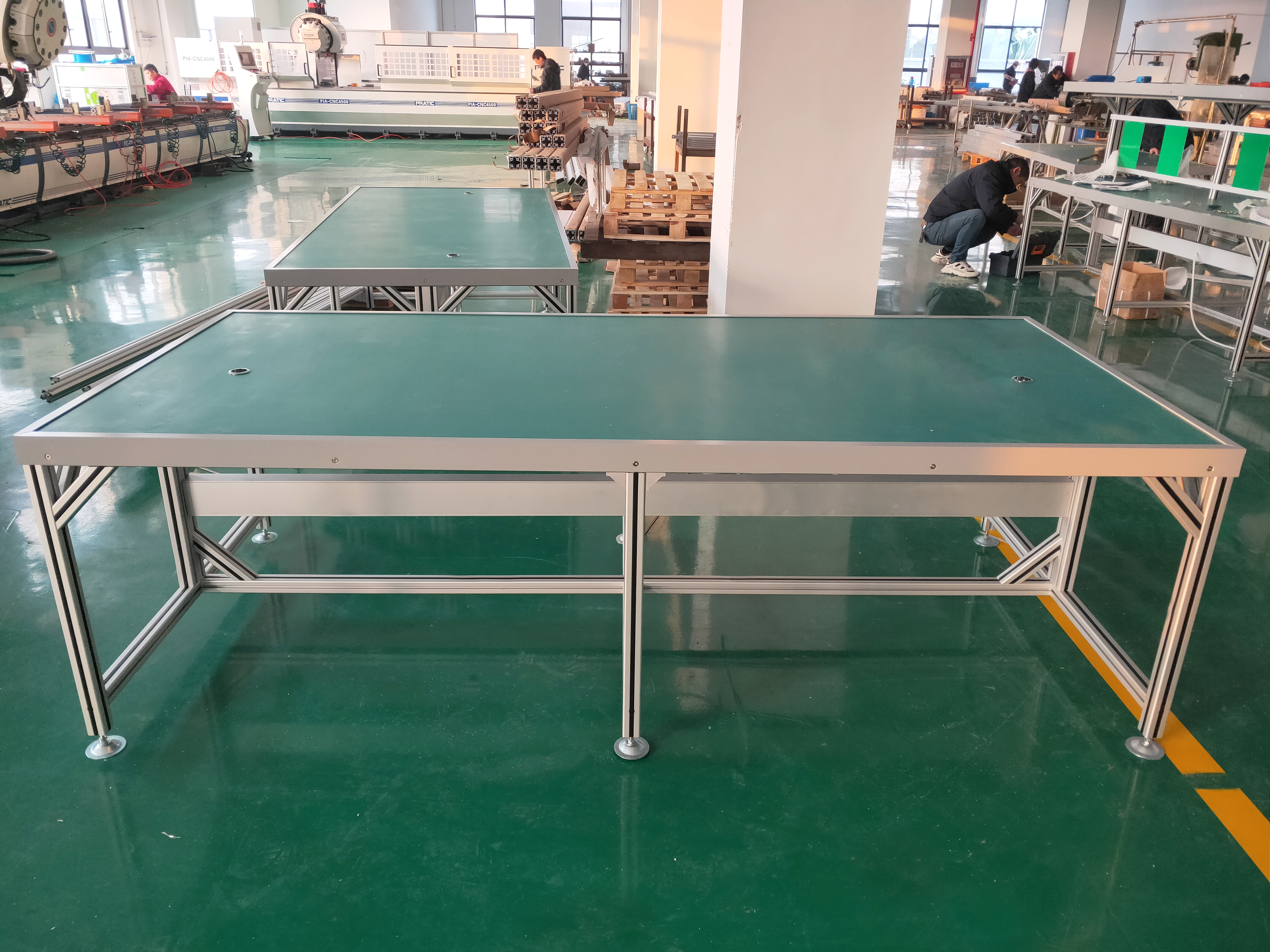 在南京當地，有多少種類的防靜電工作臺？